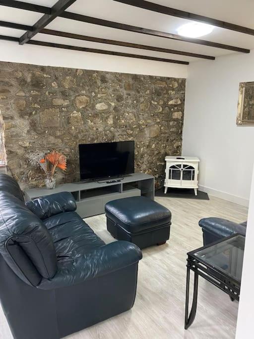 Beautiful Renovated Former Coach House Llandeilo Exterior photo